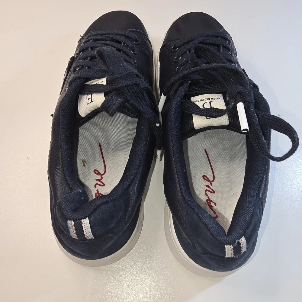 ED Ellen Degeneres Chapatcha Sneakers Lace Up Dog Shoes Dark Blue Wms 6.5US 37EU